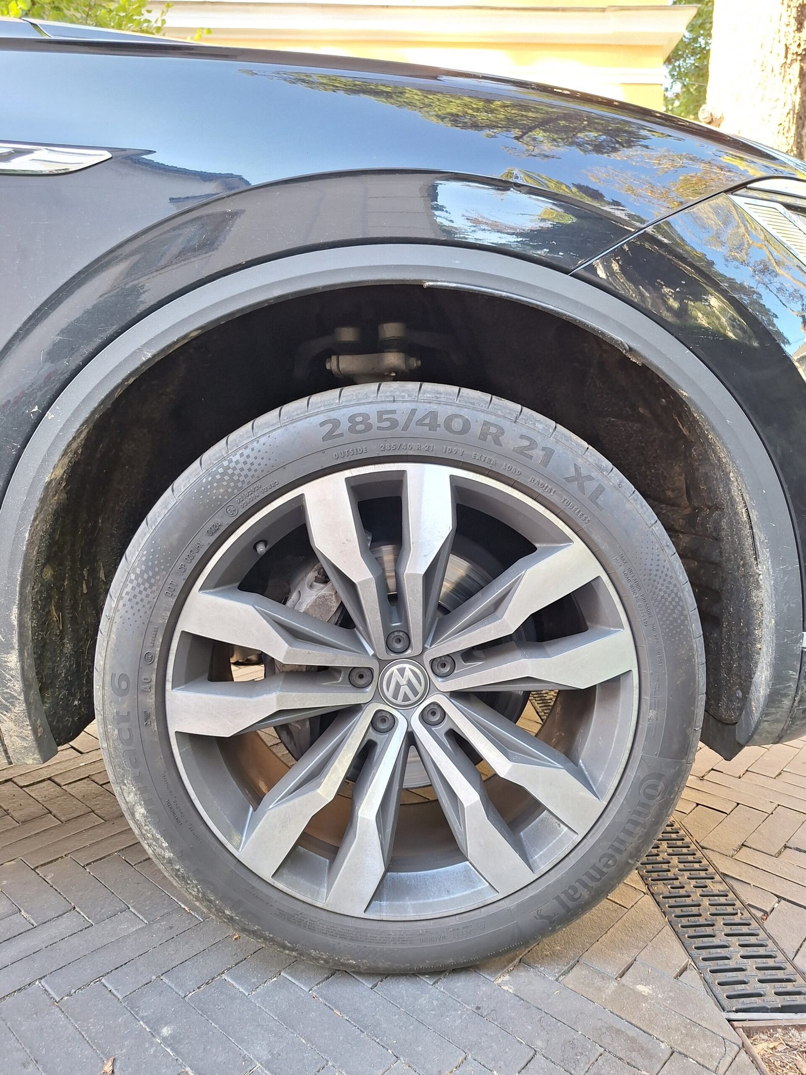 wheel-rim-cleaning-detailing-dirty-vienna